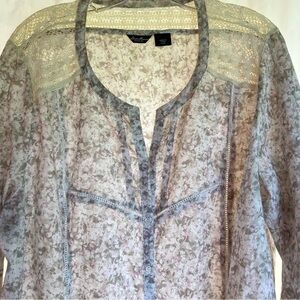 Eddie Bauer V-Neck Grey/Ivory Summer Blouse with Lace, 3/4 Sleeves Tall XXL